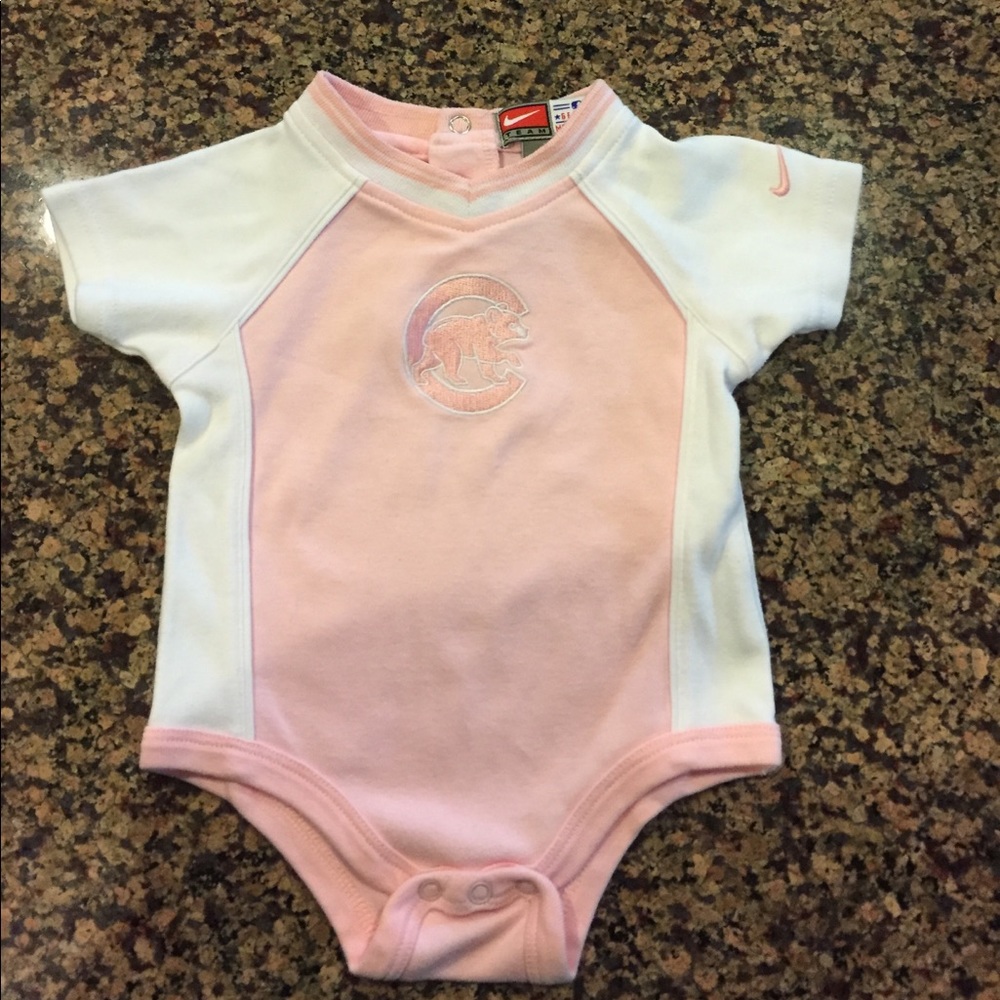 Nike Chicago cubs onsie 3/6 months pink