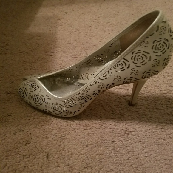 Heels - Picture 4 of 4