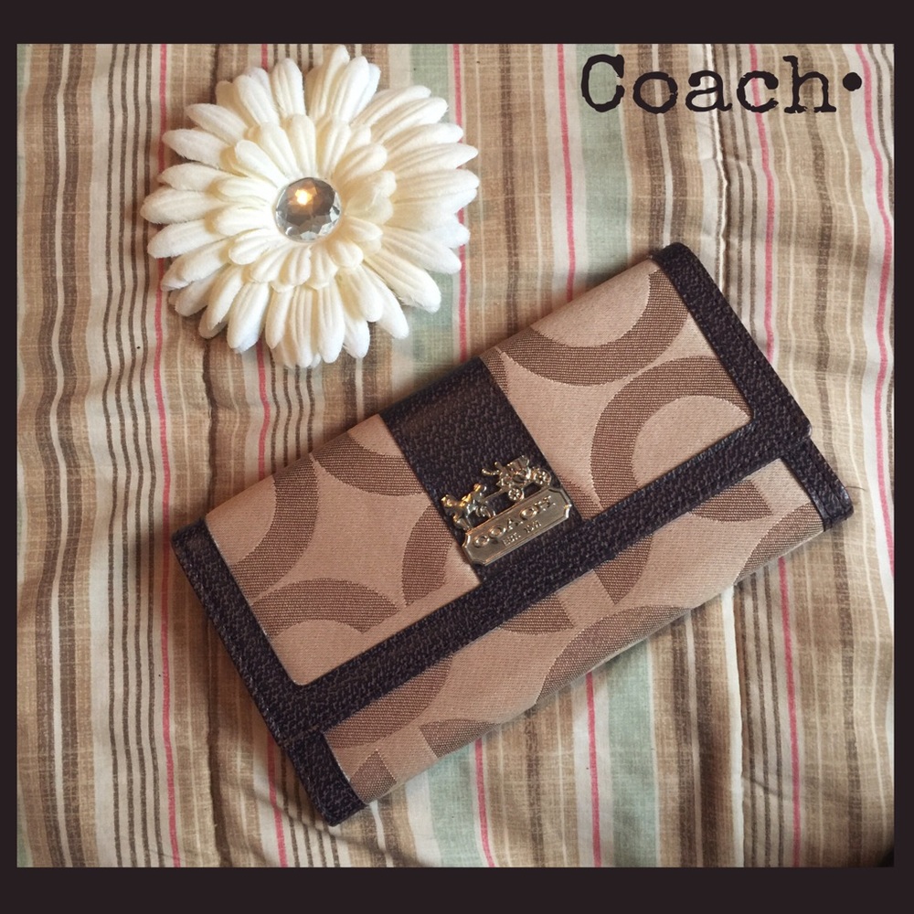 Beautiful COACH Wallet• 🙈♥️