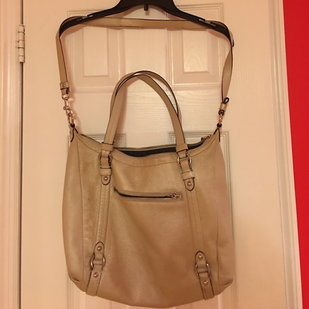 Coach  bag Pearl color