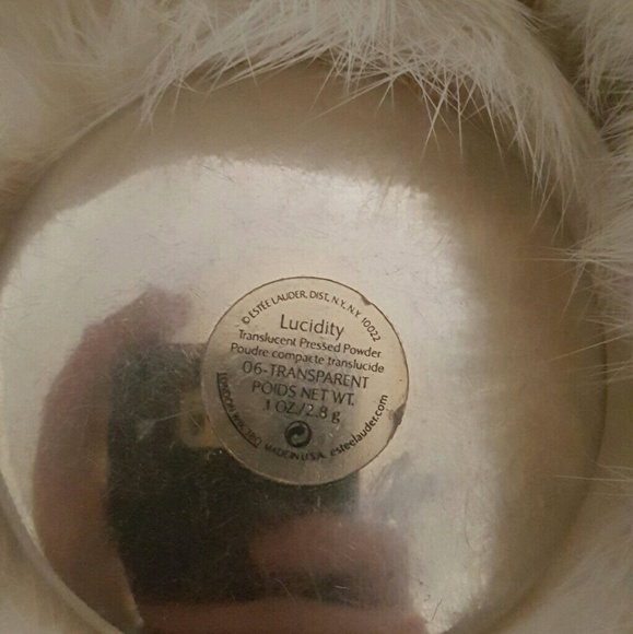 (SOLD) Estee lauder small compact pressed powder - Picture 4 of 4