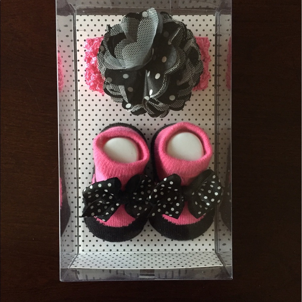 Newborn socks and headband