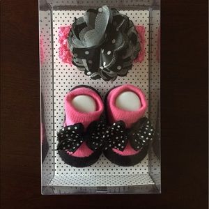 Newborn socks and headband