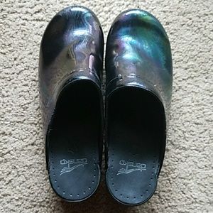Dansko oil splatter size 10