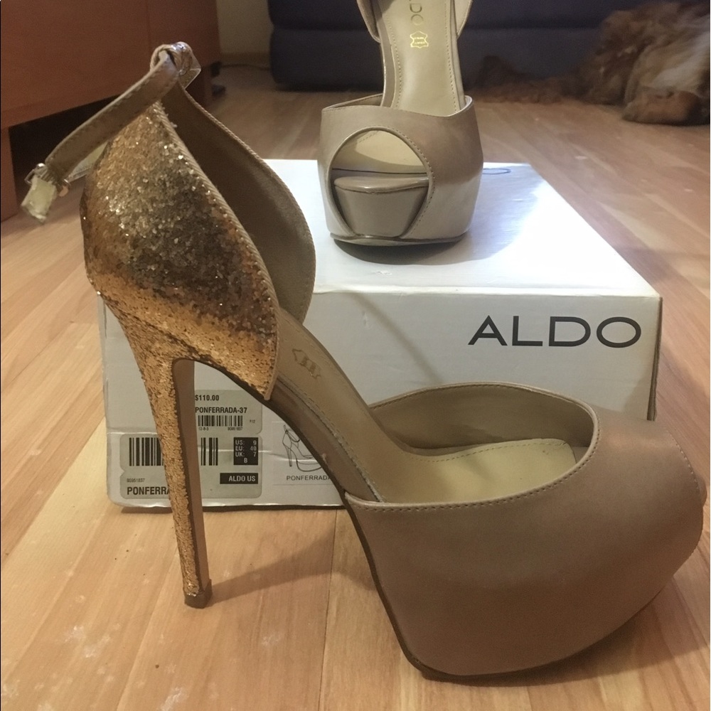 Aldo 6" Tan/Gold Sparkly Heel