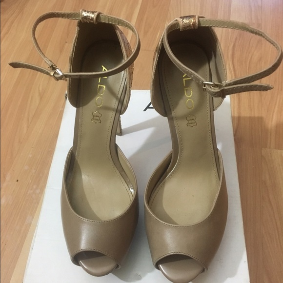 Aldo 6" Tan/Gold Sparkly Heel - Picture 2 of 5