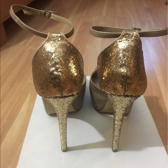 Aldo 6" Tan/Gold Sparkly Heel - Picture 3 of 5