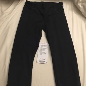 Black lululemon size 6 crop zipper capris