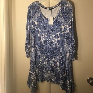 Brand new, never worn tunic with pockets!