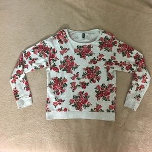 🌺 3/$10: H&M Long Sleeved Floral Top