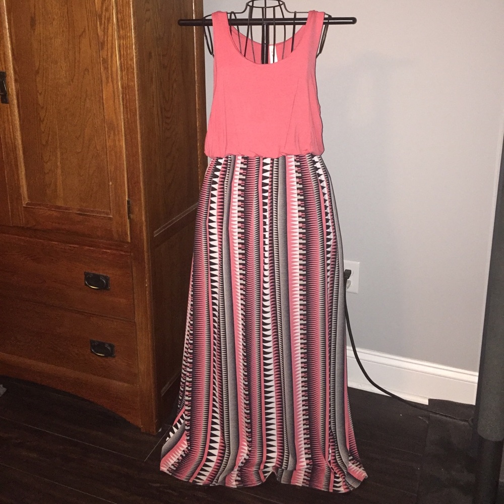 Sleeveless maxi dress