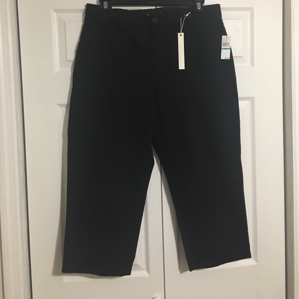 Black twill capris Gloria Vanderbilt 16 NWT
