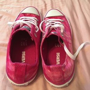 Pink Converse, never worn!!
