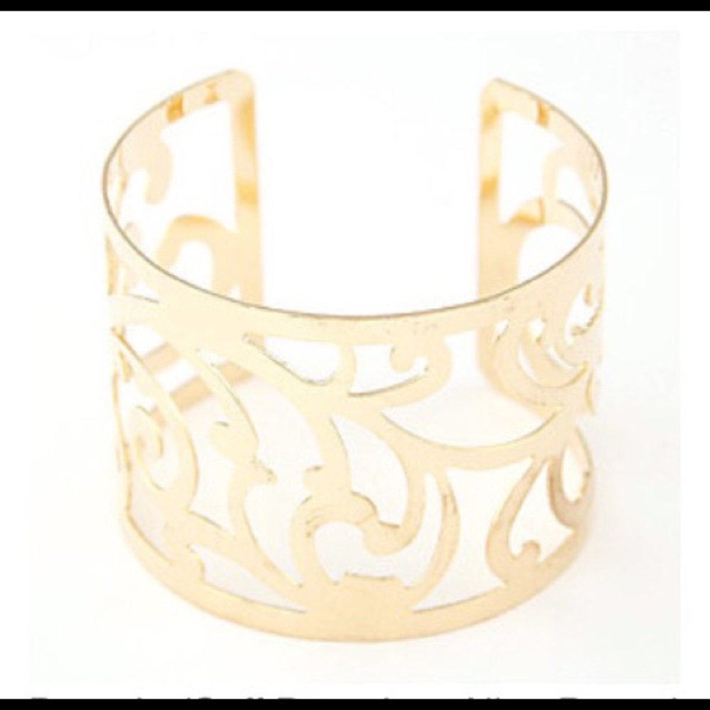 NWT Gorgeous Gold Cuff Bracelet