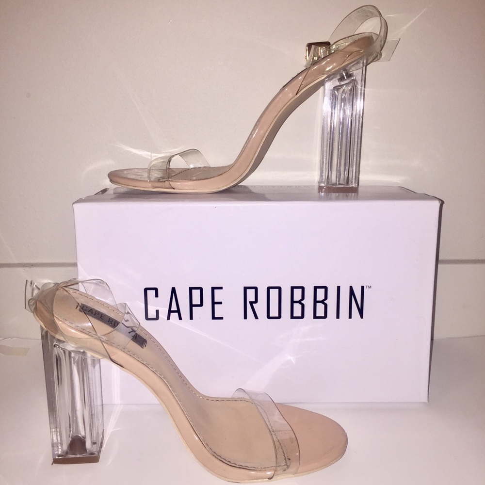 ✨PERSPEX CLEAR HEELS✨