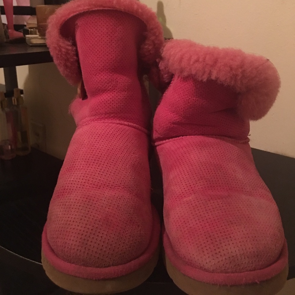 Pink uggs (MAKE OFFER)