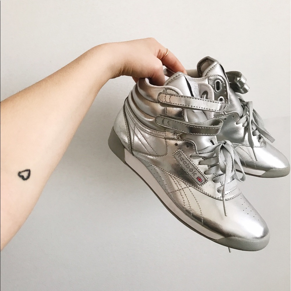 EXCLUSIVE! Reebok Freestyle Hi silver metallic