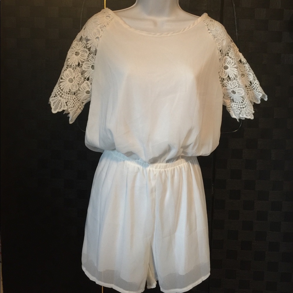 Pretty White sheer & Lace Dressy Romper 💐🌷💖
