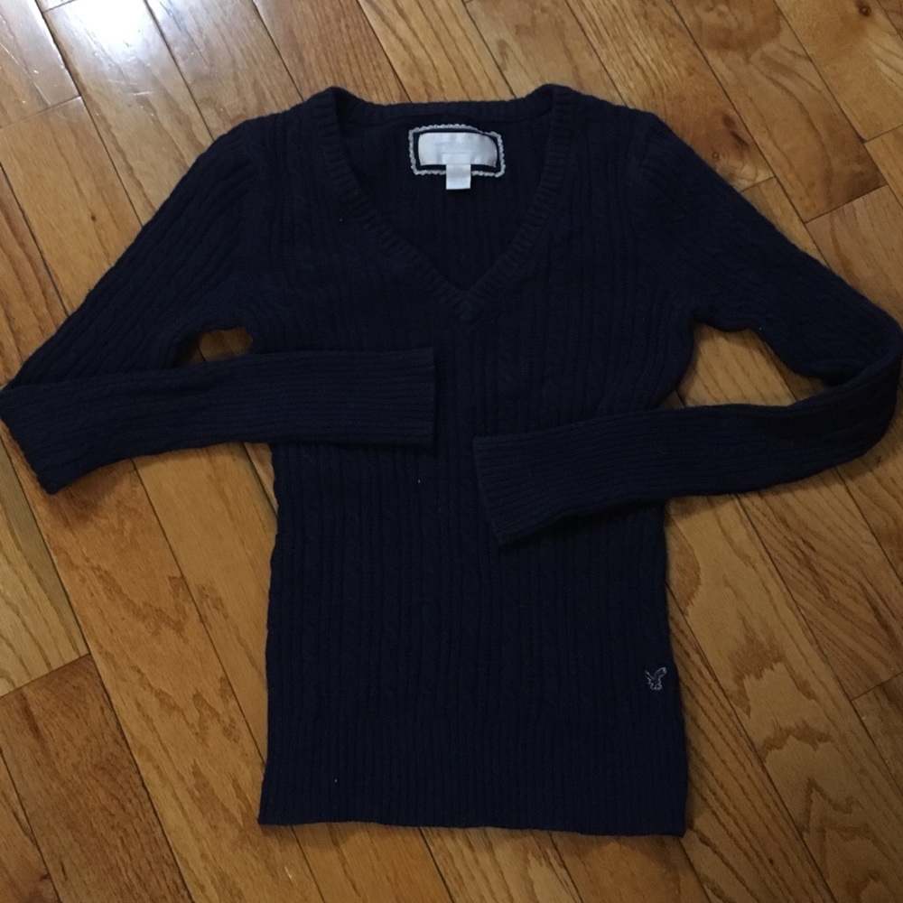 American Eagle 🦅 V neck Sweater