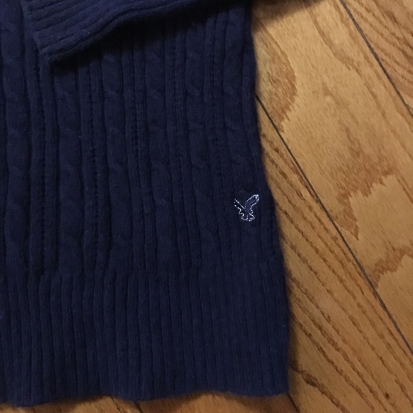 American Eagle 🦅 V neck Sweater - Picture 2 of 3