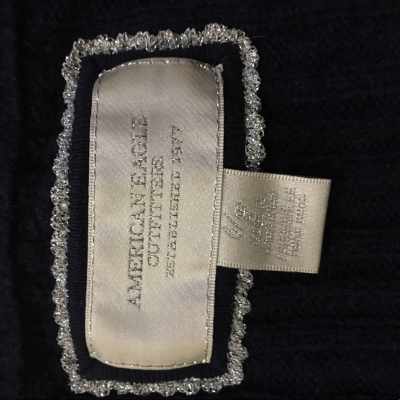 American Eagle 🦅 V neck Sweater - Picture 3 of 3