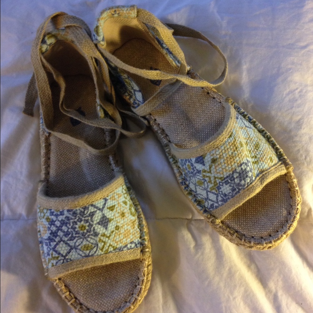 Acorn epsie tie sandal