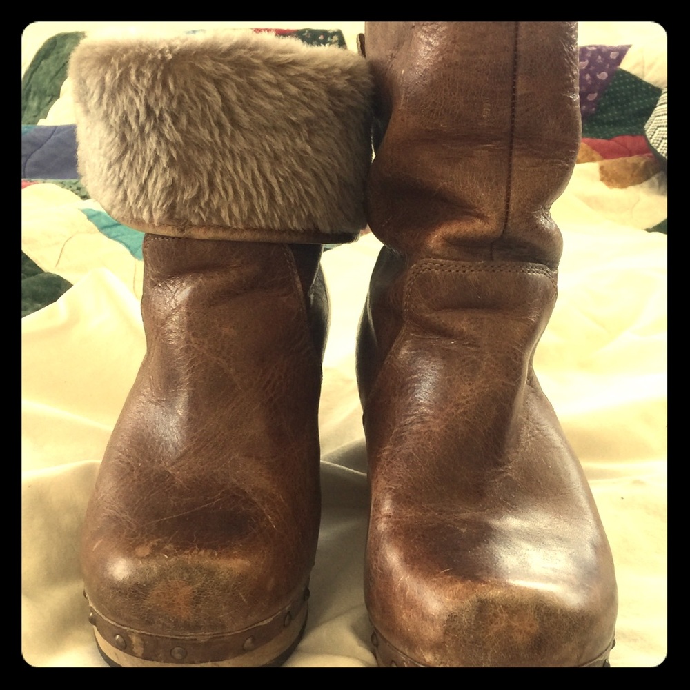Ugg short leather clog boots