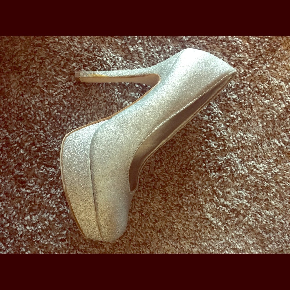 8.5 Womens Heels great for Prom !