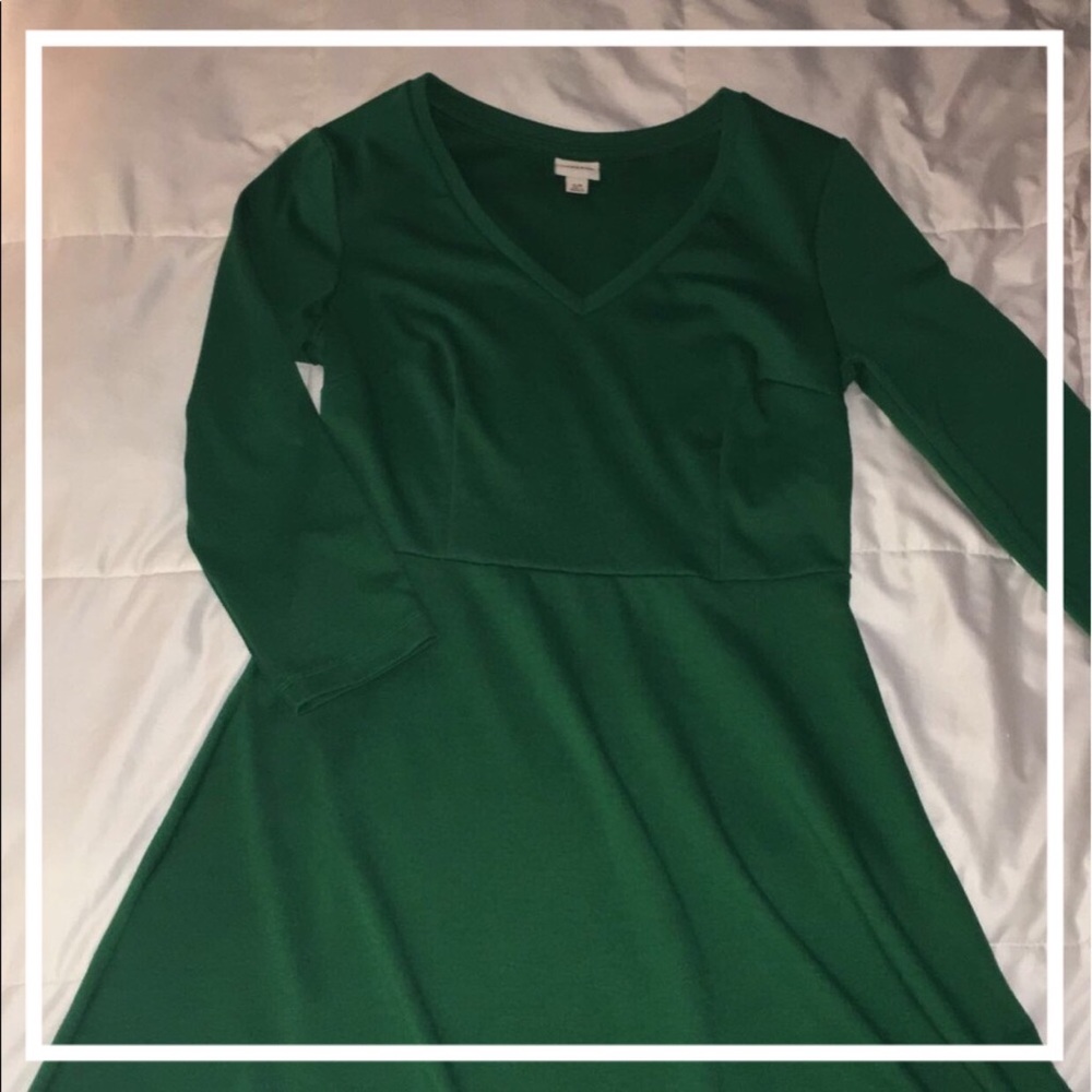 💚Casual💚 Green V-neck dress