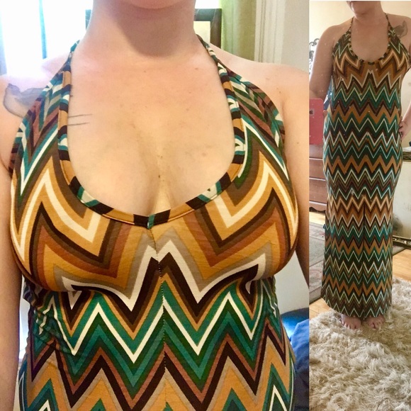 Maxi dress with an open back - Picture 4 of 4