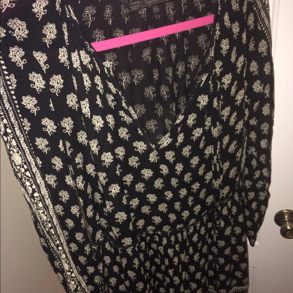 Black long sleeve dress with boho flower pattern - Picture 2 of 2