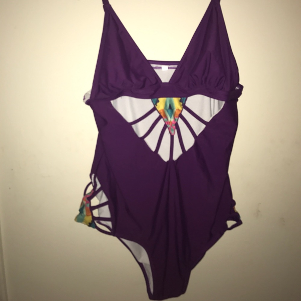 Plus size keyhole swimsuit
