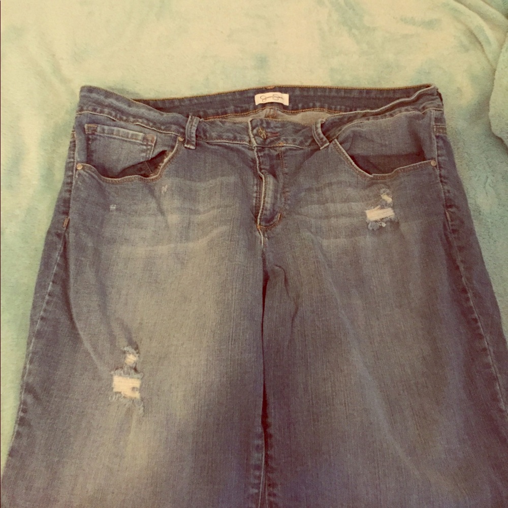 Jessica Simpson Bermuda shorts