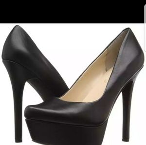 "Hey Sexy, Lets Go Out" Jessica Simpson Pumps