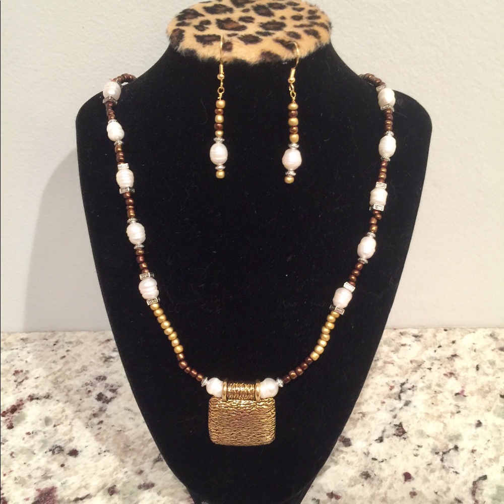 Freshwater pearl and hammered metal jewelry set