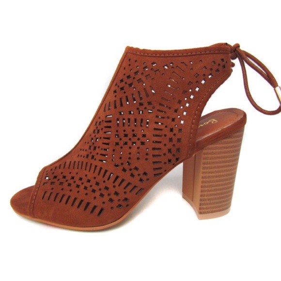 🇺🇸SALE Laser Cut Taupe Peep Toe Booties - Picture 2 of 4