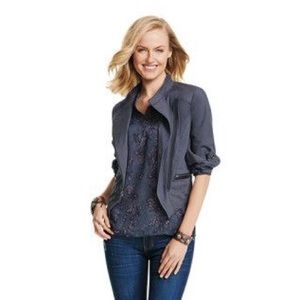 CAbi Evermore blouse! 🌺 Size Medium 🌺