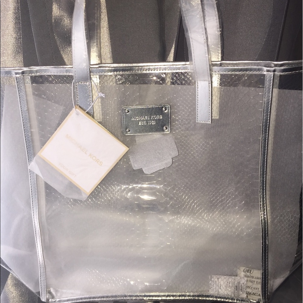 #MICHAELKORS  BRAND NEW SUMMER TOTE BAG😍