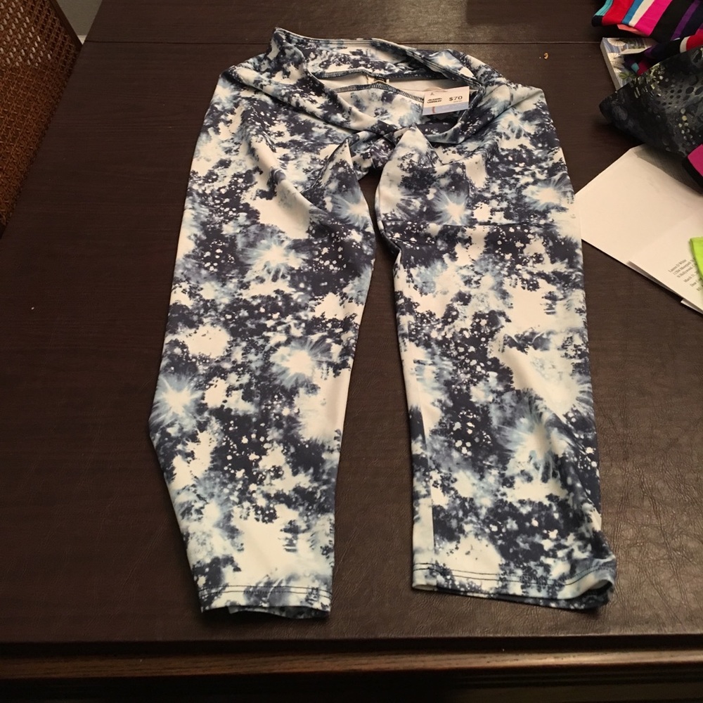 Onzie blue and white cropped leggings