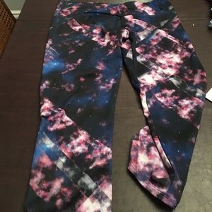 Onzie galactic crop leggings