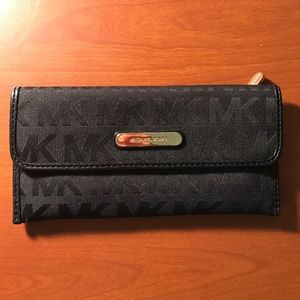 Women's Micheal Kors Wallet