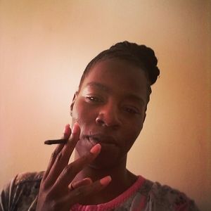 Meet your Posher, Sharrona