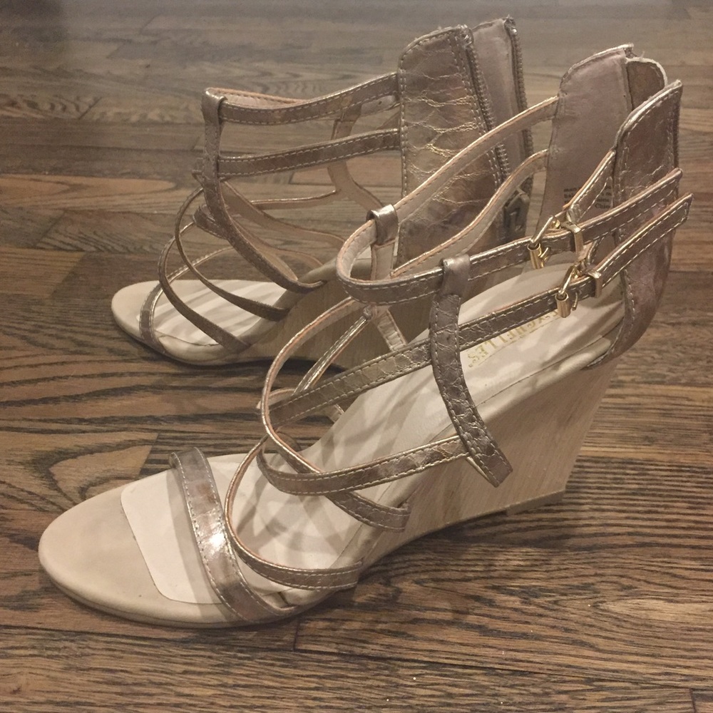 Seychelles gold strappy wedge sandal size 8