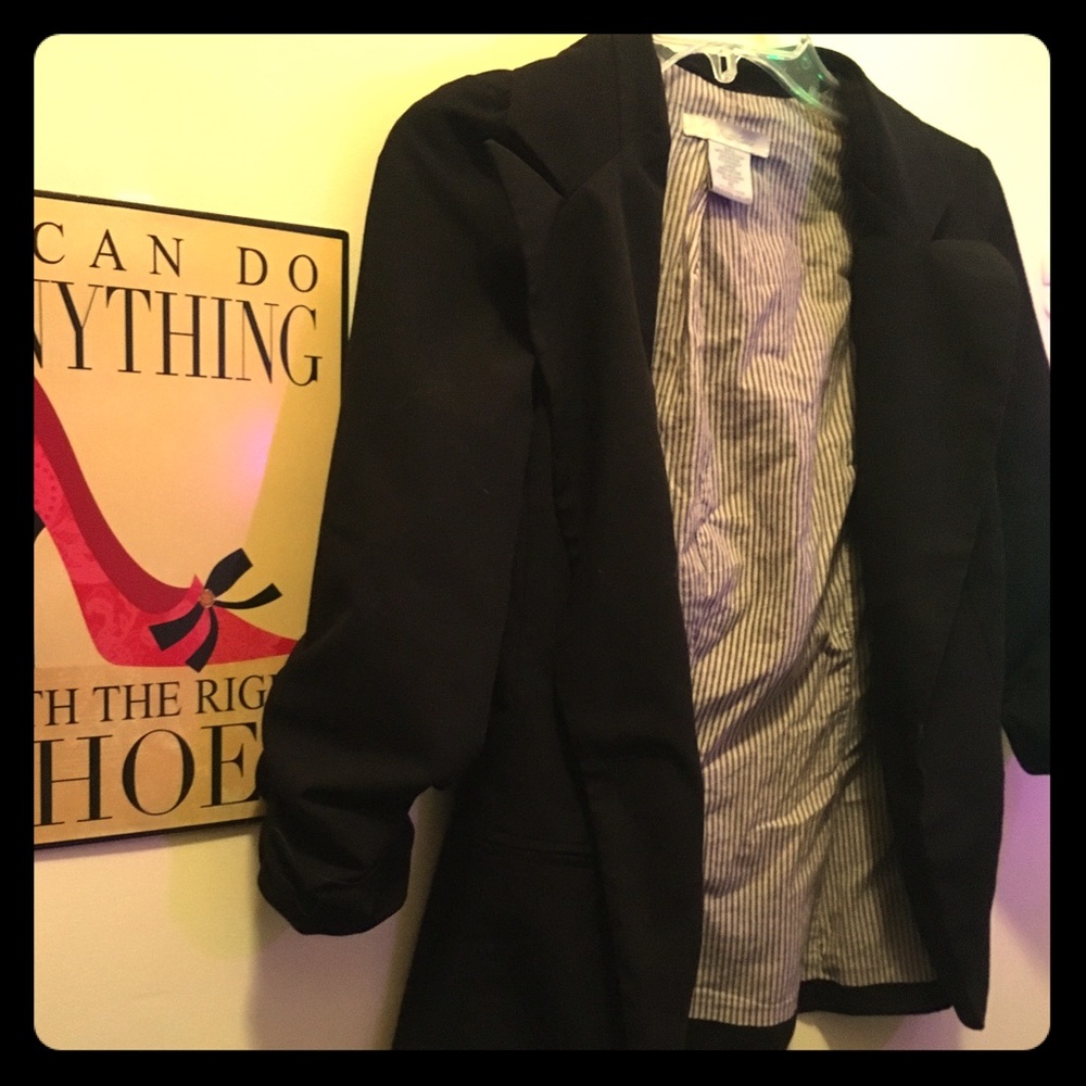  Business casual blazer. 3/4 sleeve.