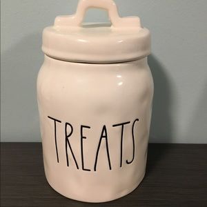 Treats for Diamond North