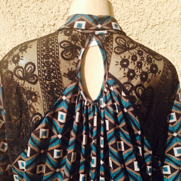 Keyhole peplum top with lace back - Picture 2 of 2