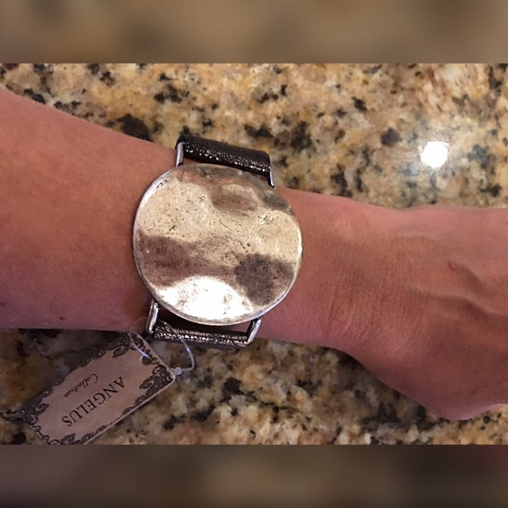 Textured disk faux leather bracelet - Picture 2 of 2