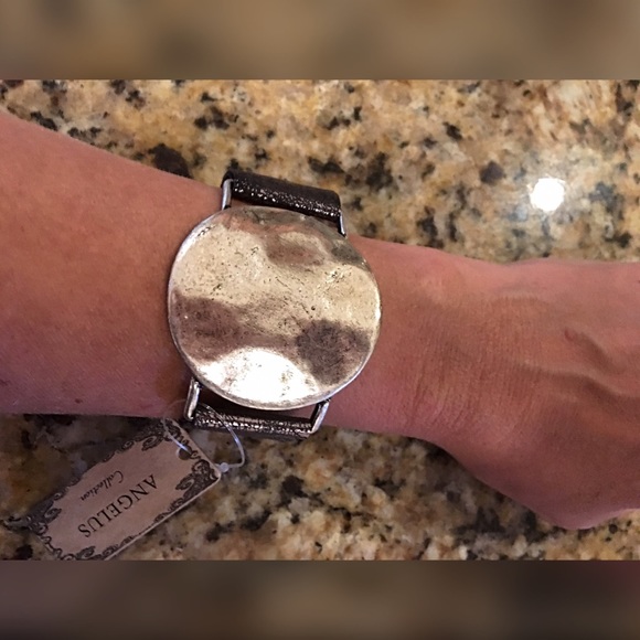 Textured disk faux leather bracelet - Picture 2 of 2