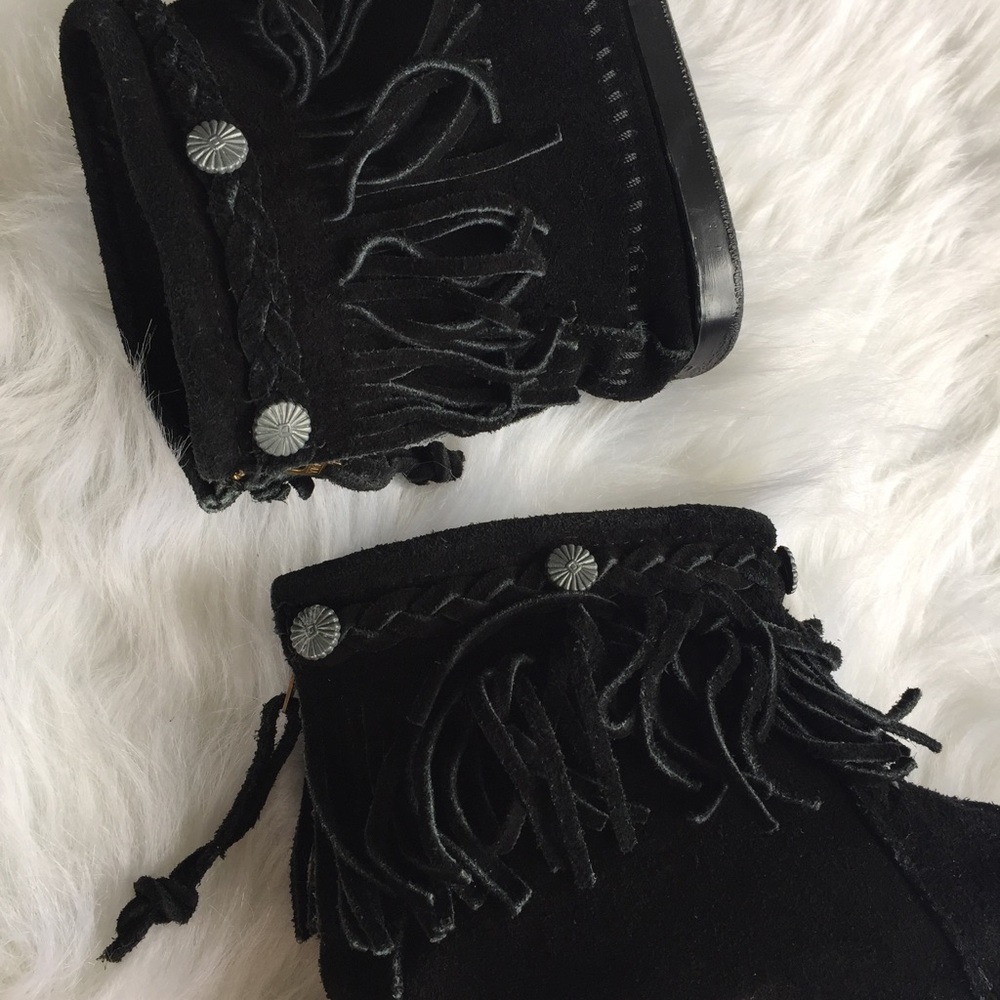 Minnetonka Leather Ankle Fringe Moccasins_7