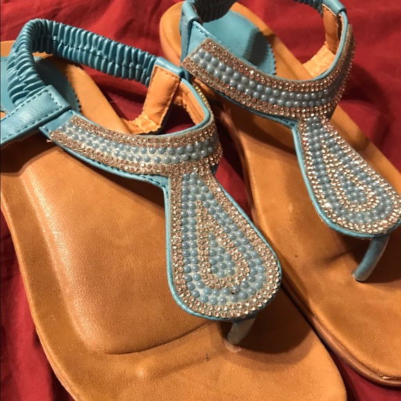 Ladies size 7.5 boutique sandals - Picture 2 of 2